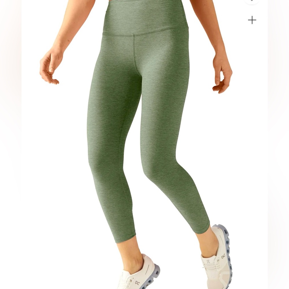 Beyond Yoga Capri Leggings. Space dye Moss green Heather . XS. Like New